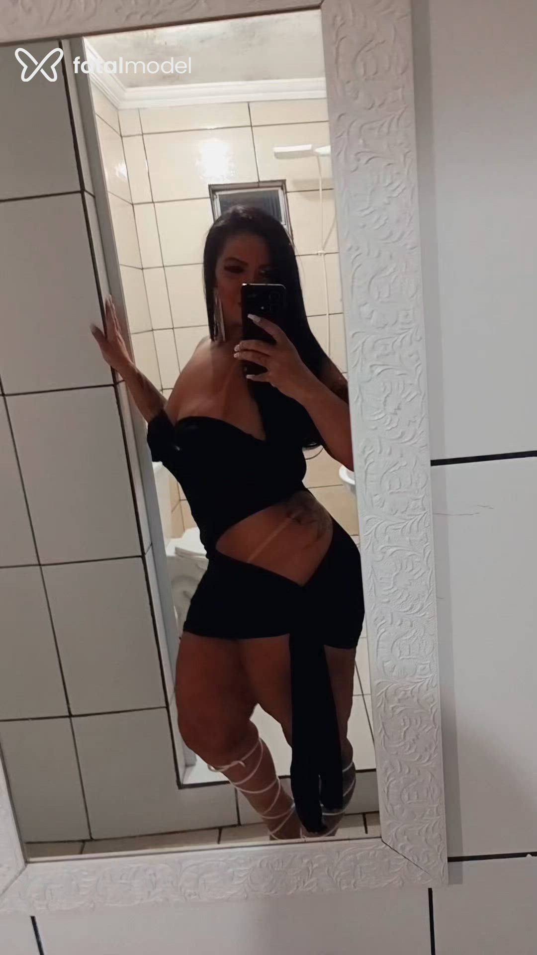 Acompanhante mulher com cabelo castanho de olhos castanhos - Iza Monteiro