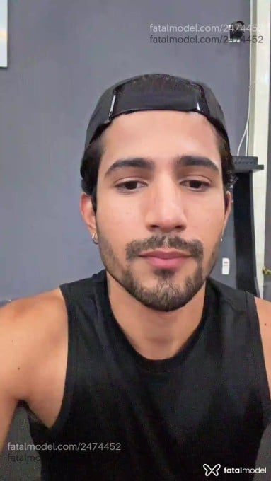Acompanhante homem morena (o) de olhos pretos - Vitor