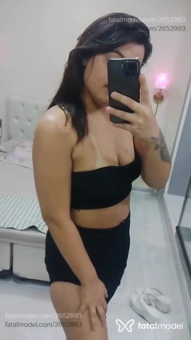 Acompanhante mulher com cabelo castanho de olhos castanhos - Tita