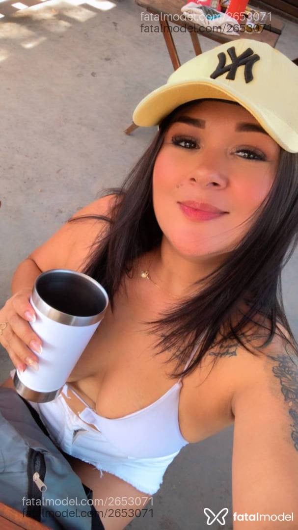 Acompanhante mulher com cabelo castanho de olhos castanhos em Palmas Acompanhante mulher com cabelo castanho de olhos castanhos em Palmas - Carolina Mendes