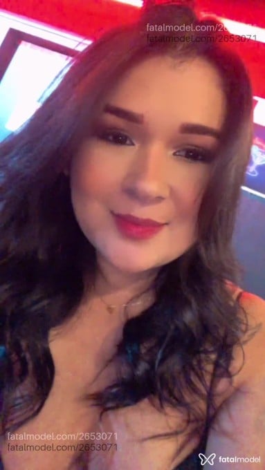 Acompanhante mulher com cabelo castanho de olhos castanhos em Palmas Acompanhante mulher com cabelo castanho de olhos castanhos em Palmas - Carolina Mendes