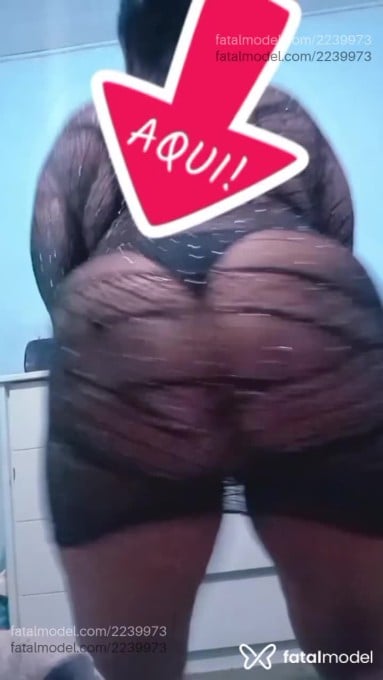 Acompanhante mulher com cabelo castanho de olhos mel - Maya Acompanhante mulher com cabelo castanho de olhos mel - Maya