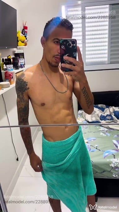 Acompanhante homem com cabelo castanho de olhos castanhos em Extrema Acompanhante homem com cabelo castanho de olhos castanhos em Extrema - Nickky