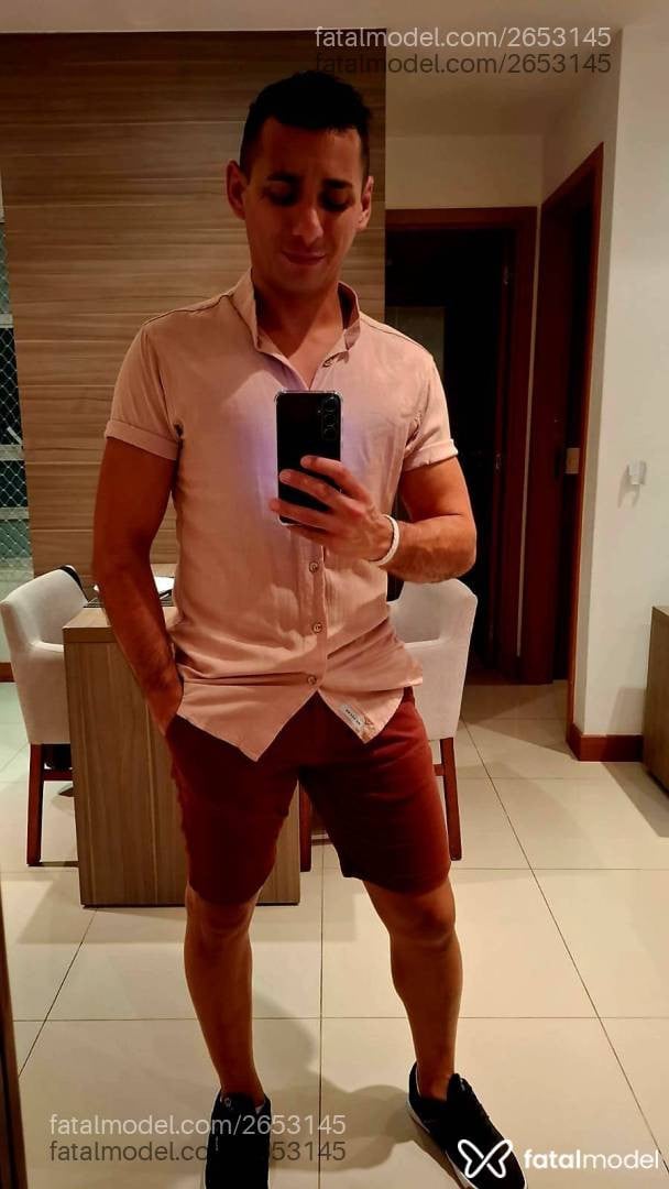 Acompanhante homem morena (o) de olhos castanhos em Rio de Janeiro - Cesar