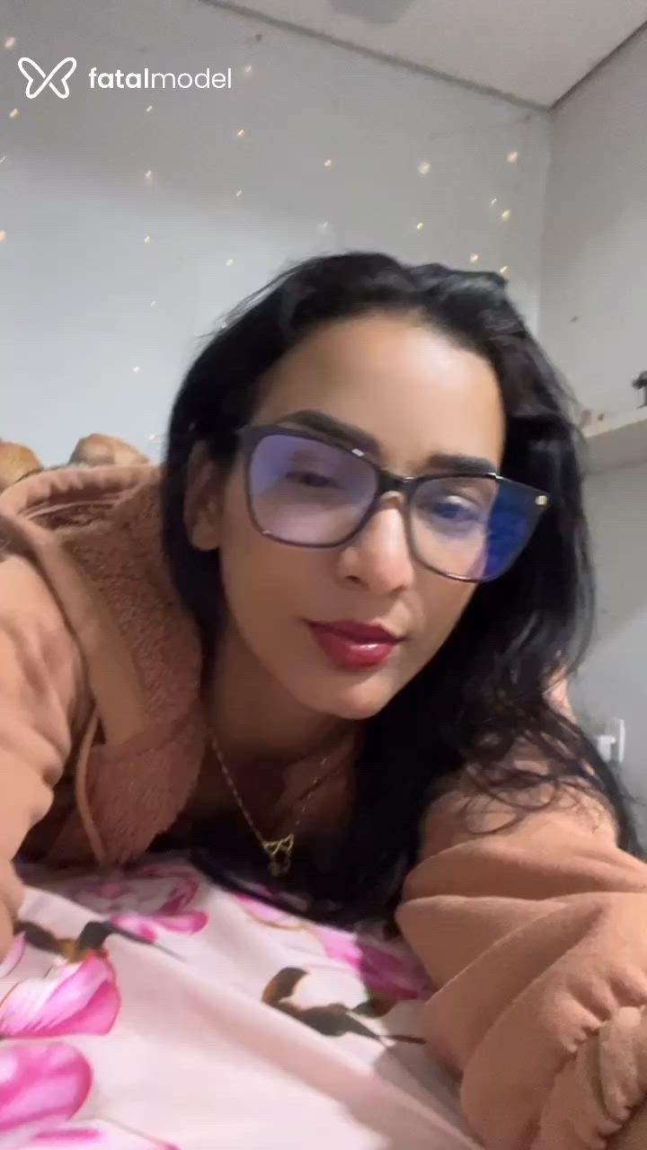 Acompanhante mulher morena (o) de olhos castanhos em Virtual Acompanhante mulher morena (o) de olhos castanhos em Virtual - Morena Flor