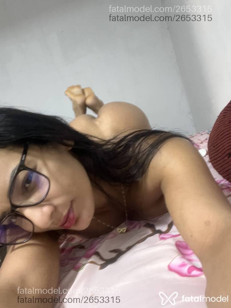 Acompanhante mulher morena (o) de olhos castanhos em Virtual Acompanhante mulher morena (o) de olhos castanhos em Virtual - Morena Flor