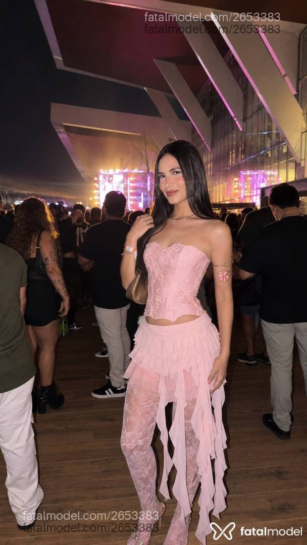 Acompanhante mulher trans morena (o) de olhos pretos - Aurora Fernandes