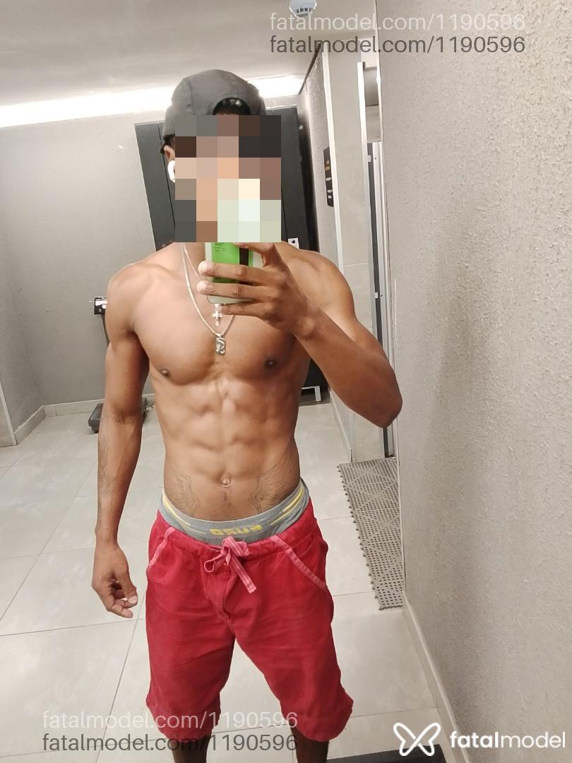 Acompanhante homem com cabelo castanho de olhos castanhos em Porto Alegre Acompanhante homem com cabelo castanho de olhos castanhos em Porto Alegre - Kelmalvadao