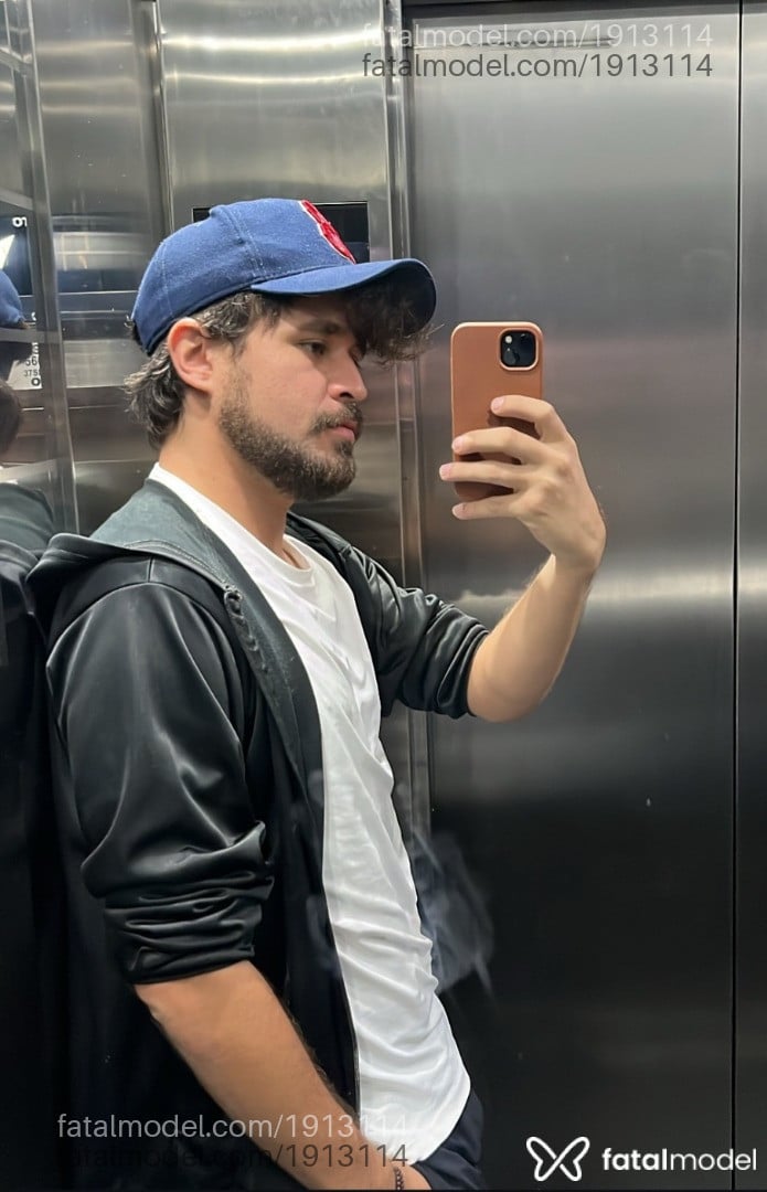 Acompanhante homem com cabelo castanho de olhos castanhos - Jhon Acompanhante homem com cabelo castanho de olhos castanhos - Jhon