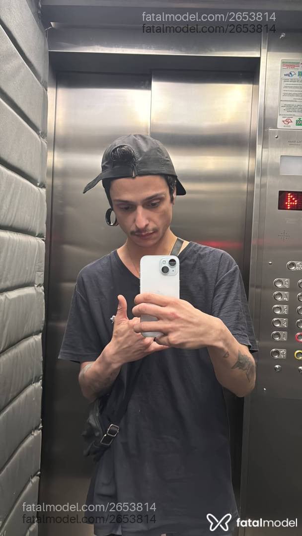 Acompanhante homem com cabelo castanho de olhos castanhos em São Paulo Acompanhante homem com cabelo castanho de olhos castanhos em São Paulo - Christian Almeida