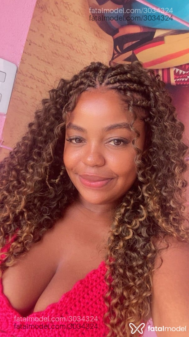 Acompanhante mulher morena (o) de olhos mel - Bonbonzinha Acompanhante mulher morena (o) de olhos mel - Bonbonzinha