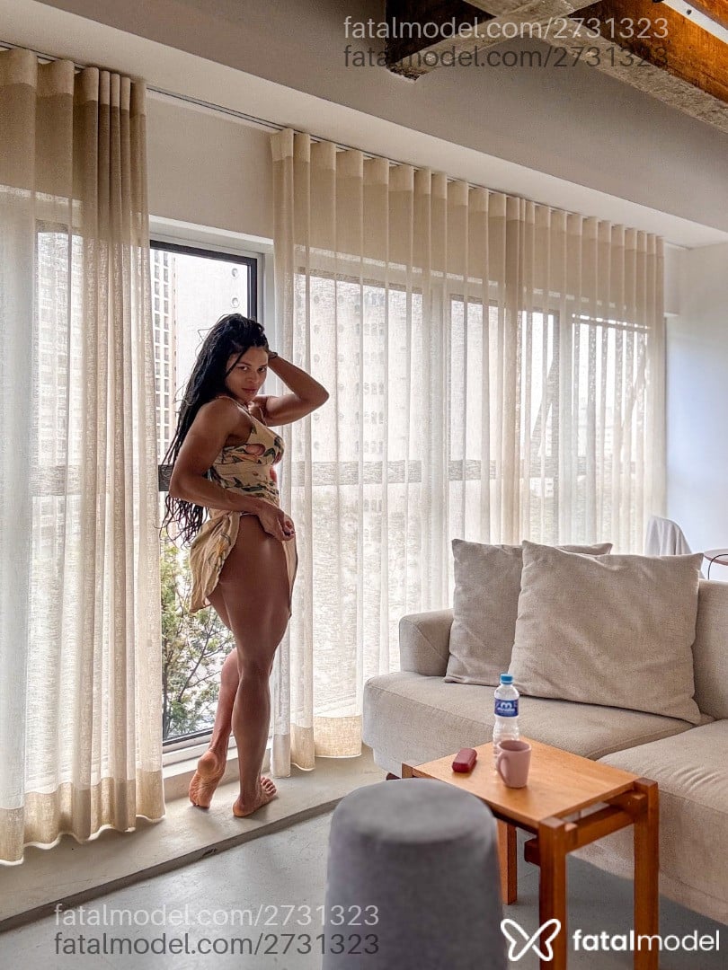 Acompanhante mulher com cabelo castanho de olhos castanhos em São Paulo - Luna Mel