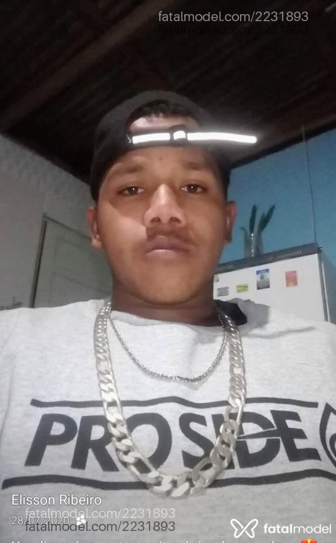 Acompanhante homem morena (o) de olhos castanhos em Porto Alegre - Tairon
