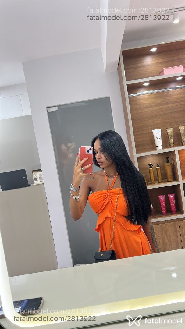 Acompanhante mulher com cabelo castanho de olhos mel em Rio de Janeiro Acompanhante mulher com cabelo castanho de olhos mel em Rio de Janeiro - Beatriz