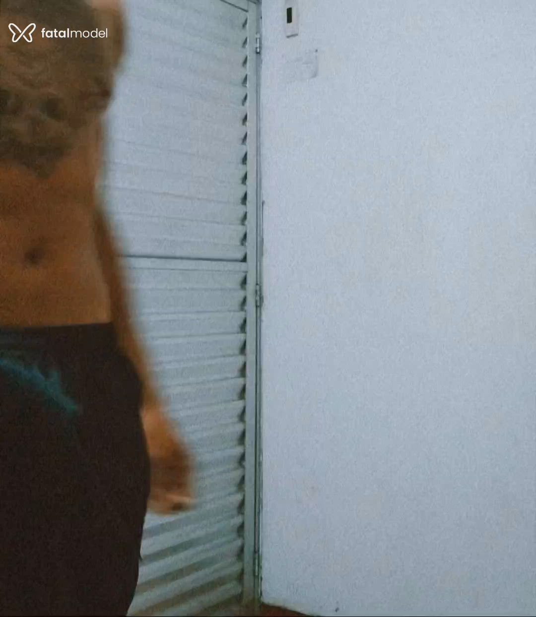 Acompanhante homem morena (o) de olhos castanhos - Biell