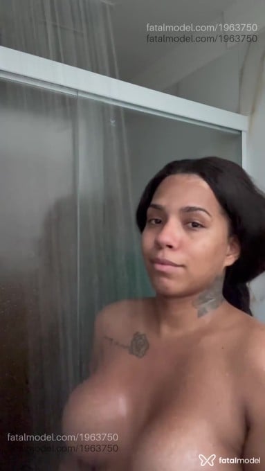 Acompanhante mulher trans morena (o) de olhos pretos em Salvador - Íris Araujo