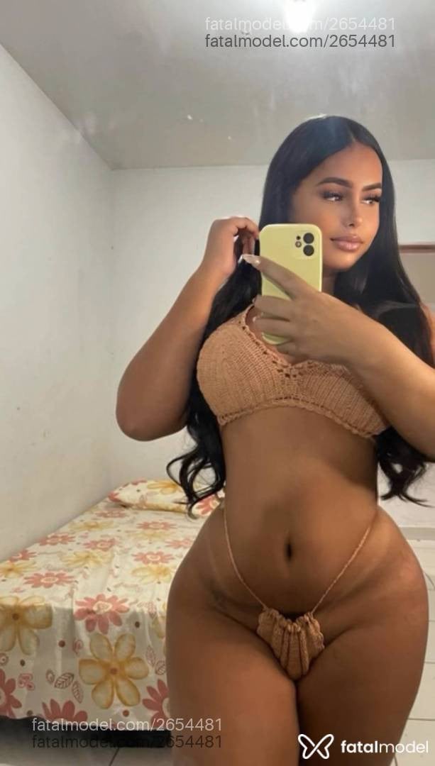 Acompanhante mulher trans com cabelo castanho de olhos castanhos - Lanay