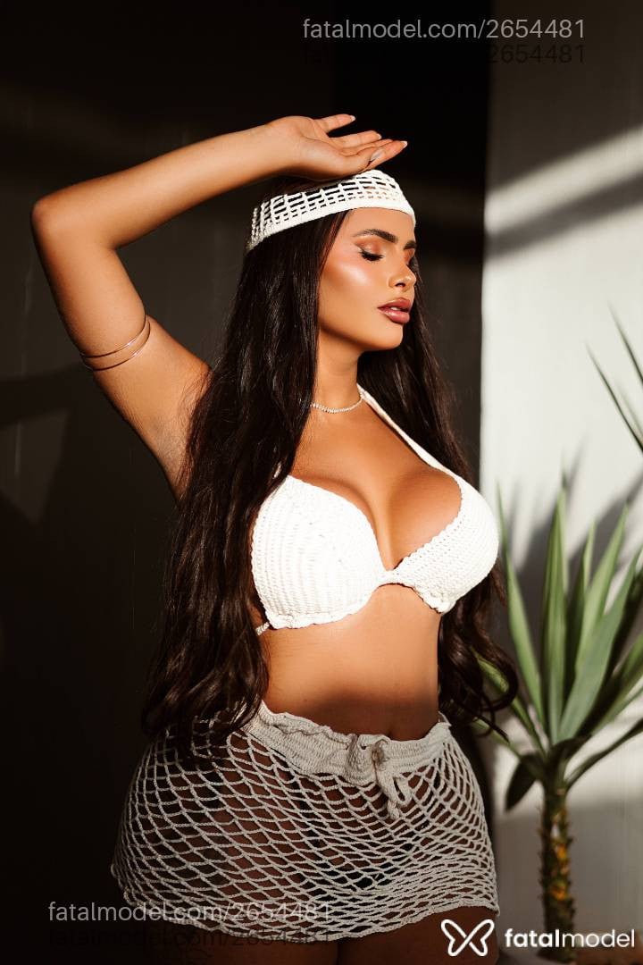 Acompanhante mulher trans com cabelo castanho de olhos castanhos - Lanay