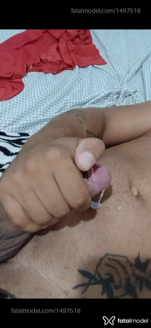 Acompanhante homem com cabelo castanho de olhos castanhos em Porto Belo Acompanhante homem com cabelo castanho de olhos castanhos em Porto Belo - Gabriel