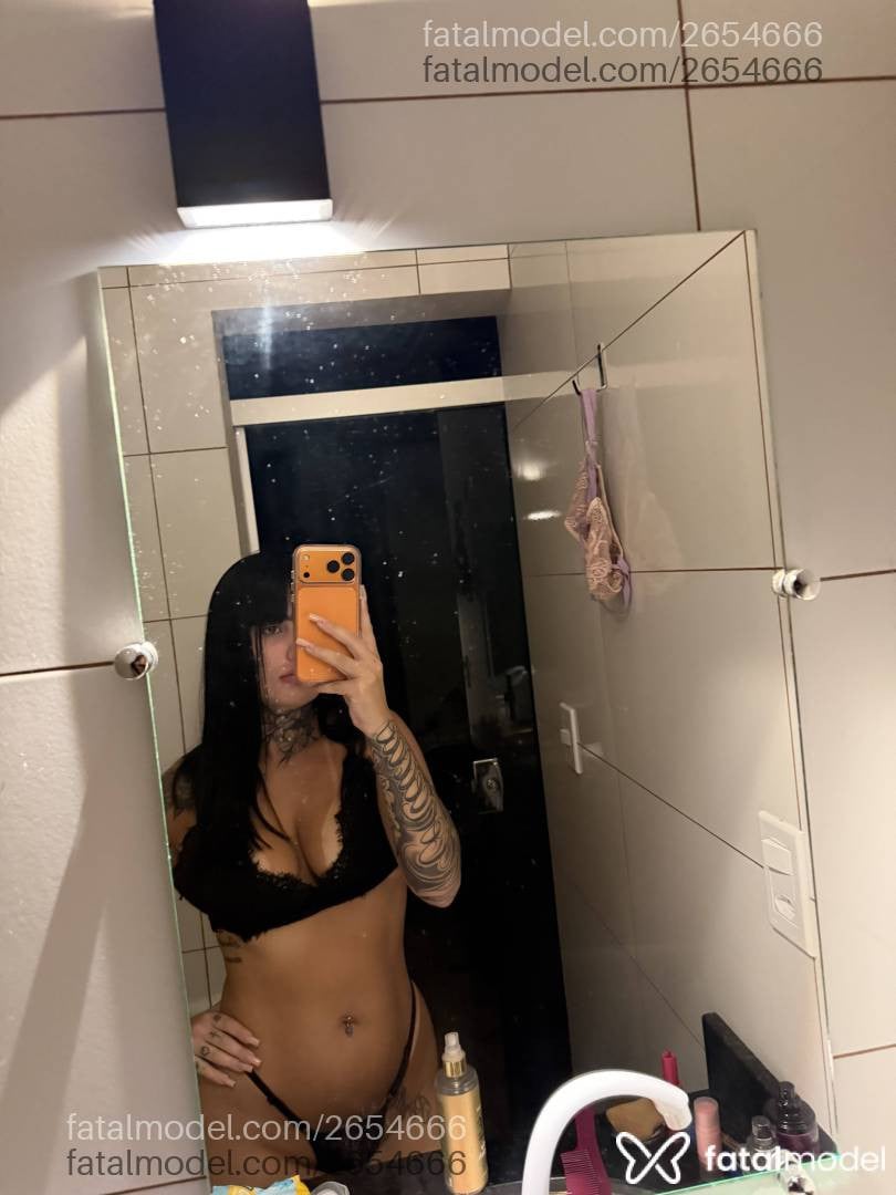 Acompanhante mulher com cabelo castanho de olhos castanhos - Clara Louise