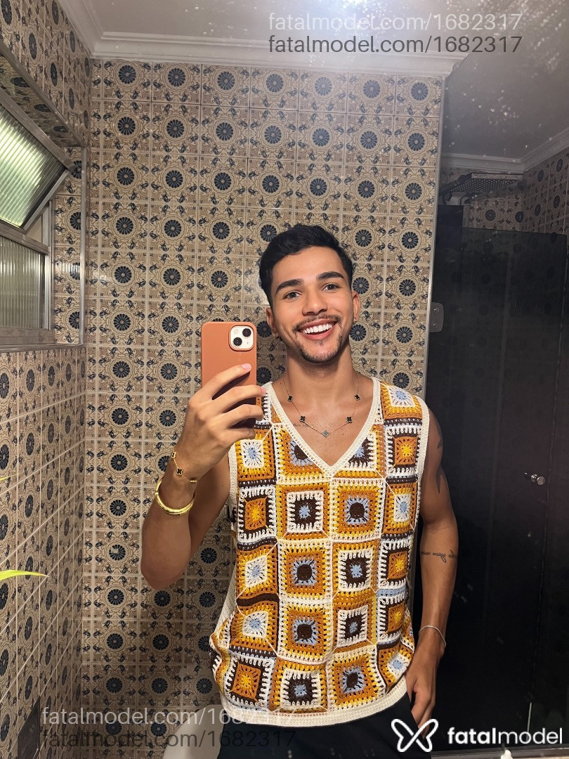 Acompanhante homem morena (o) de olhos castanhos - Brayn Acompanhante homem morena (o) de olhos castanhos - Brayn