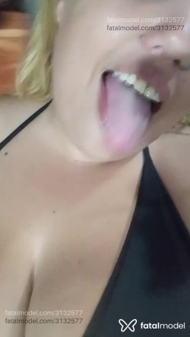 Acompanhante mulher loira (o) de olhos verdes em Aparecida de Goiânia - Crysthal