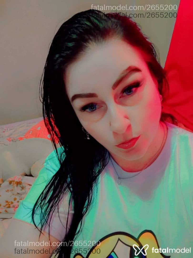 Acompanhante mulher morena (o) de olhos verdes - Ruby