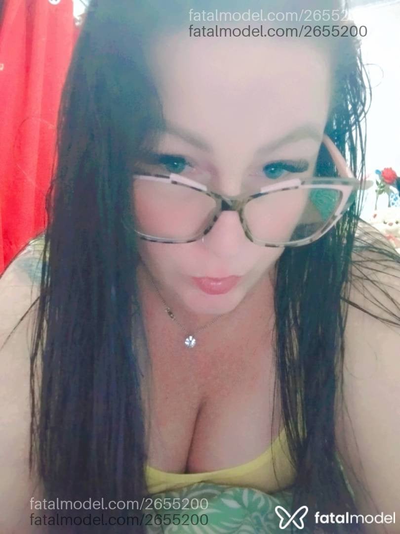 Acompanhante mulher morena (o) de olhos verdes - Ruby