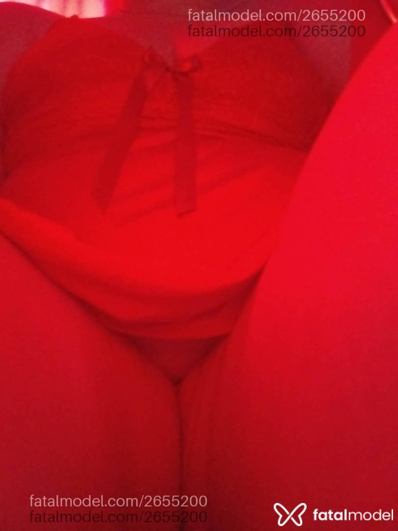 Acompanhante mulher morena (o) de olhos verdes - Ruby