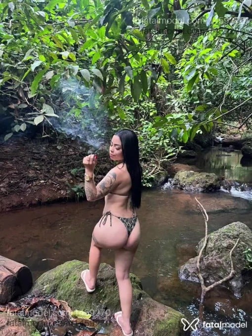 Acompanhante mulher morena (o) de olhos castanhos em Belém - Helena