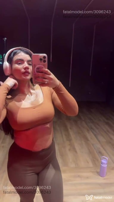 Acompanhante mulher morena (o) de olhos pretos em Estreito Acompanhante mulher morena (o) de olhos pretos em Estreito - Mel