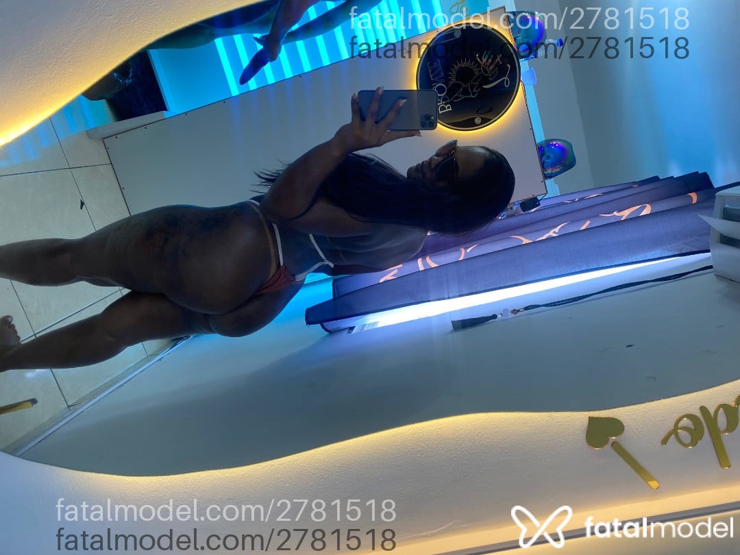 Acompanhante mulher morena (o) de olhos pretos em Rio de Janeiro - Karielly