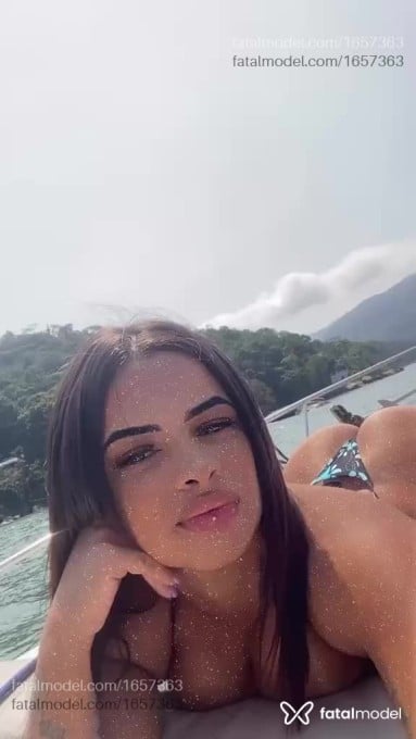 Acompanhante mulher morena (o) de olhos pretos - Sophia