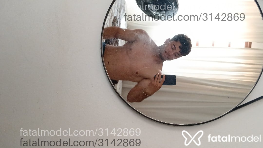 Acompanhante homem com cabelo castanho de olhos castanhos - Jhon Fda