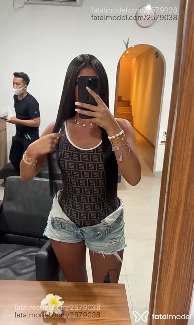 Acompanhante mulher morena (o) de olhos pretos em Rio de Janeiro - Loh