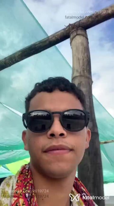 Acompanhante homem com cabelo castanho de olhos castanhos em Salvador - Max Ssa