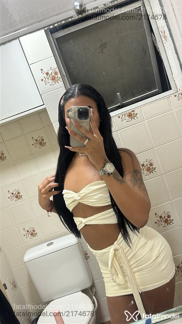Acompanhante mulher trans com cabelo castanho de olhos castanhos em Rio de Janeiro - Clara