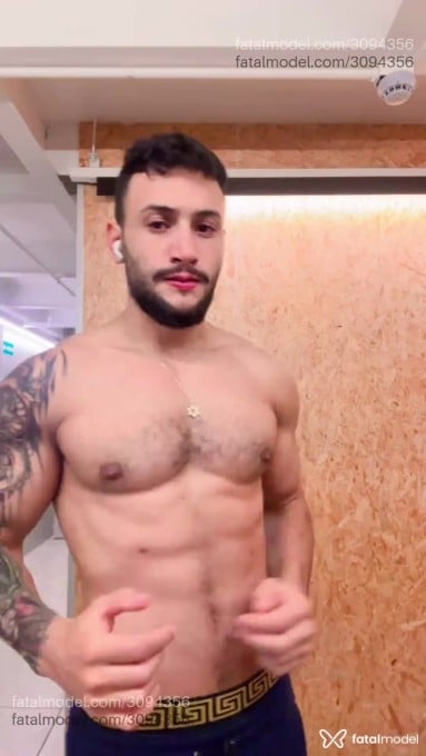Acompanhante homem morena (o) de olhos castanhos em São Paulo - Titanboy