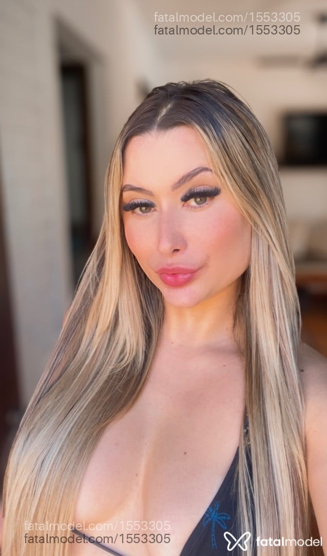 Acompanhante mulher loira (o) de olhos verdes em Porto Alegre - Ivy Almeida
