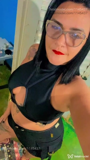 Acompanhante mulher morena (o) de olhos castanhos em Nova Crixás Acompanhante mulher morena (o) de olhos castanhos em Nova Crixás - Gisele