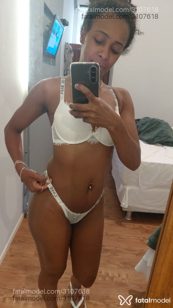 Acompanhante mulher morena (o) de olhos pretos em São Paulo - Cléia