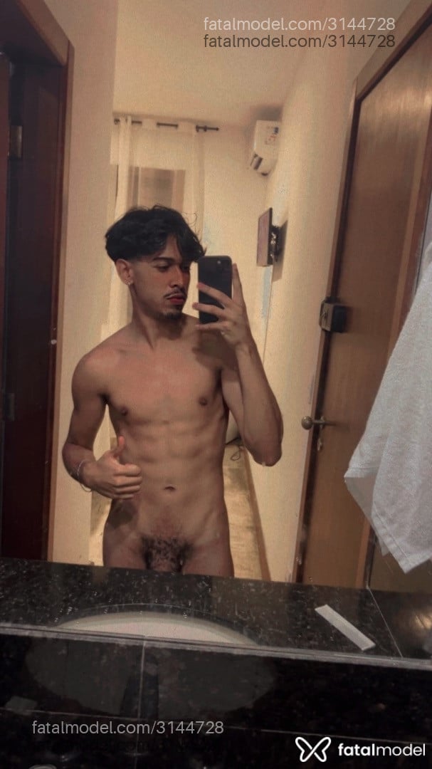 Acompanhante homem morena (o) de olhos castanhos em São Paulo - Henrique
