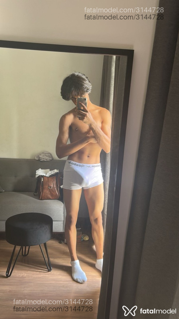Acompanhante homem morena (o) de olhos castanhos em São Paulo - Henrique