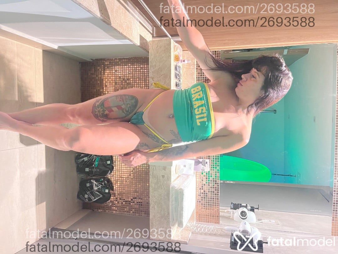 Acompanhante mulher morena (o) de olhos castanhos em Virtual Acompanhante mulher morena (o) de olhos castanhos em Virtual - Carolzinha Fox