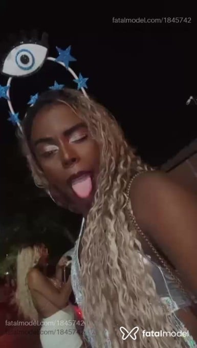 Acompanhante mulher trans loira (o) de olhos castanhos em Niterói - Manuella