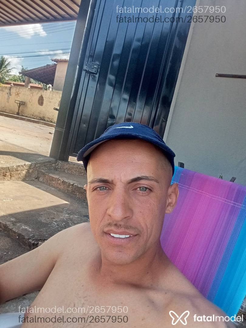 Acompanhante homem com cabelo castanho de olhos verdes - Guilherme Santos