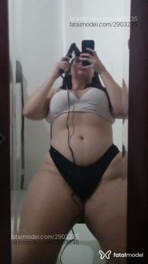 Acompanhante mulher morena (o) de olhos castanhos em Campina Grande - Letícia