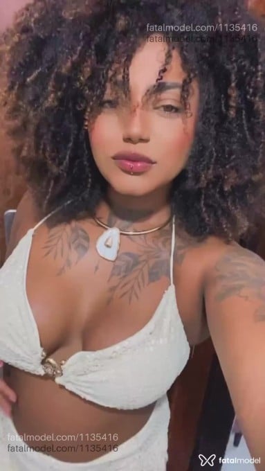 Acompanhante mulher com cabelo castanho de olhos castanhos em Jaraguá do Sul - Amora