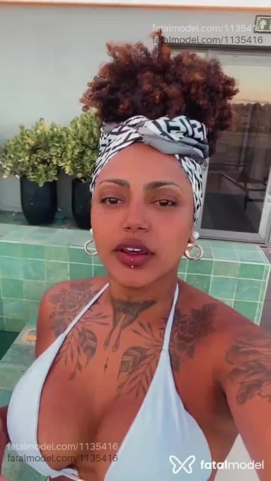 Acompanhante mulher com cabelo castanho de olhos castanhos em Jaraguá do Sul - Amora