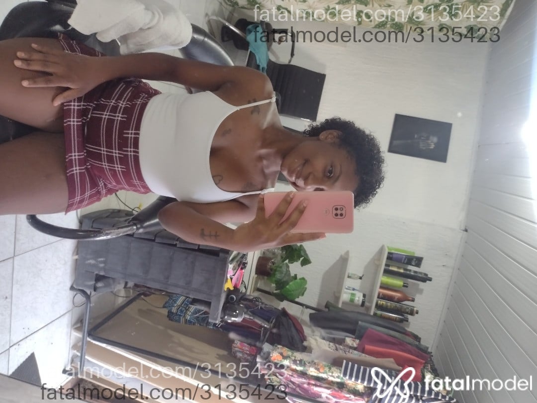 Acompanhante mulher com cabelo castanho de olhos castanhos em Gravataí - Diune